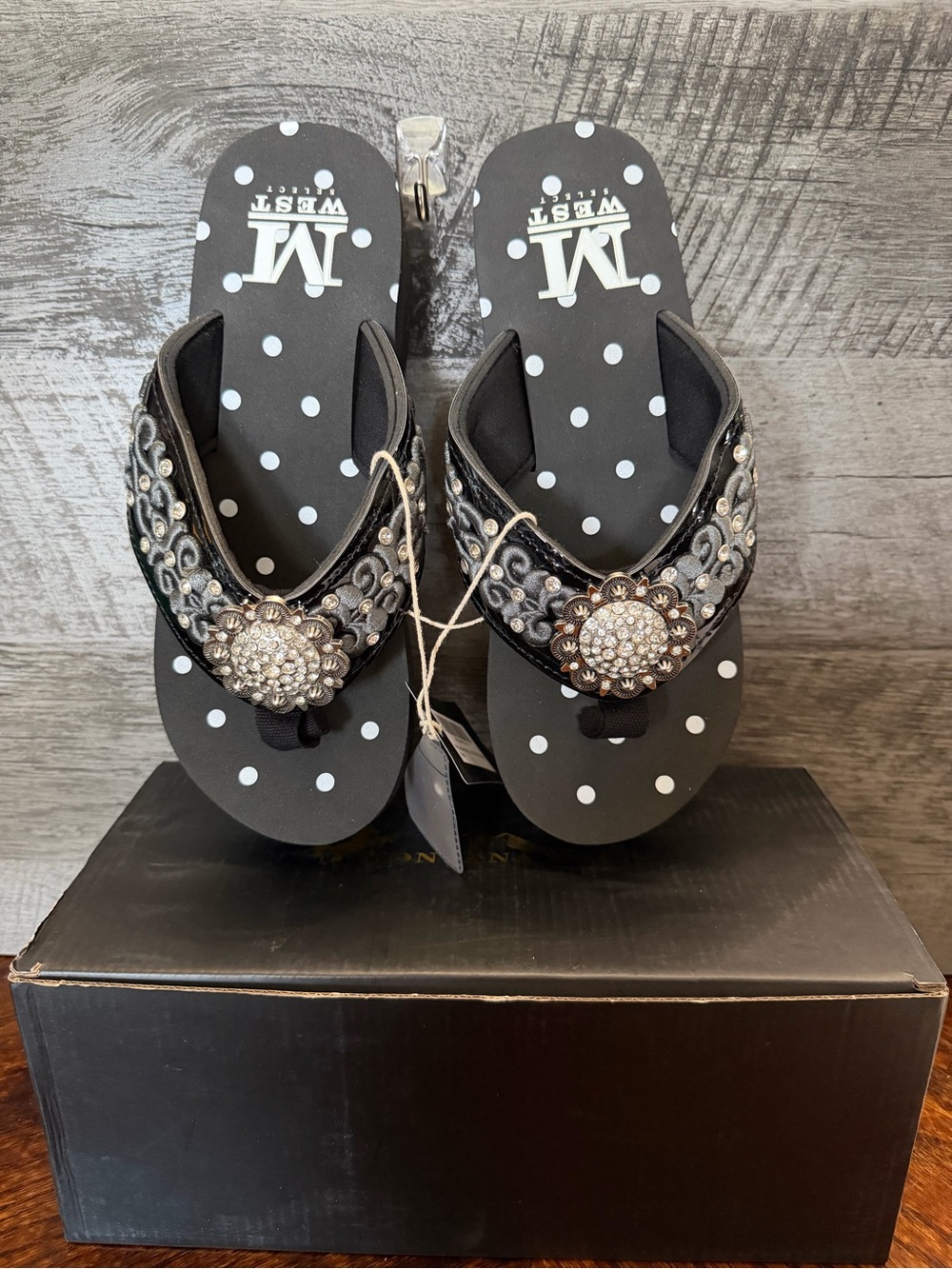 NWT Montana West Black Gray Rhinestone Concho Wedge Flip Flop Sandals Sz 8